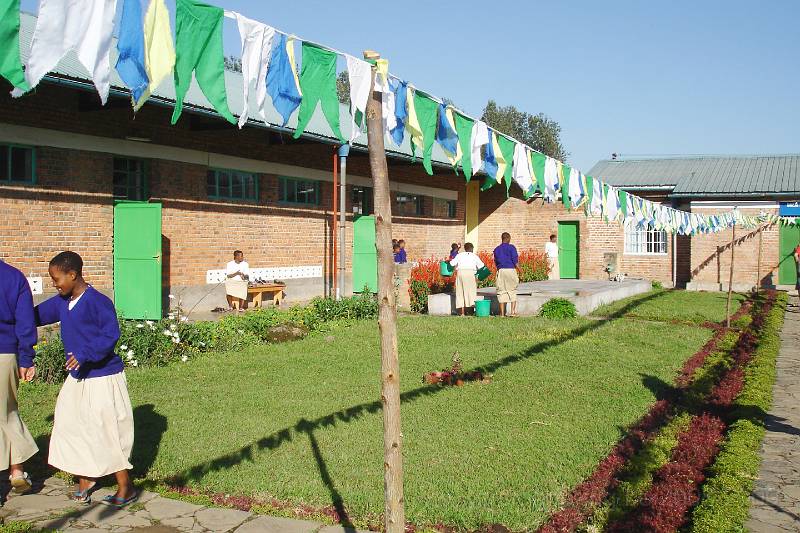 048  versierde tuin Ruhengeri 16.10.JPG